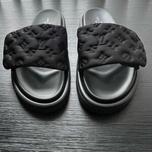 Louis Vuitton  Embossed pool side Black Slide Sandals EU 40